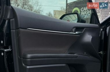 Седан Toyota Camry 2023 в Киеве