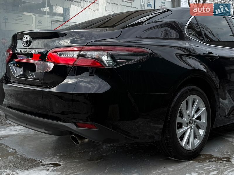 Седан Toyota Camry 2023 в Киеве