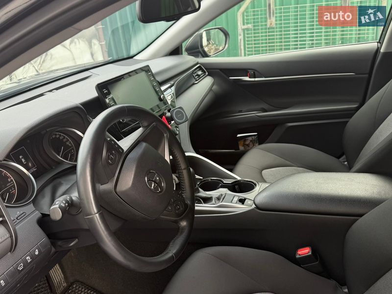 Седан Toyota Camry 2023 в Киеве