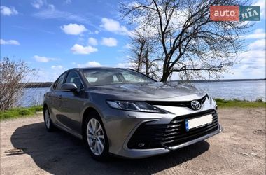 Седан Toyota Camry 2023 в Дніпрі