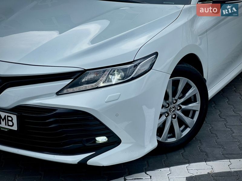 Седан Toyota Camry 2020 в Києві