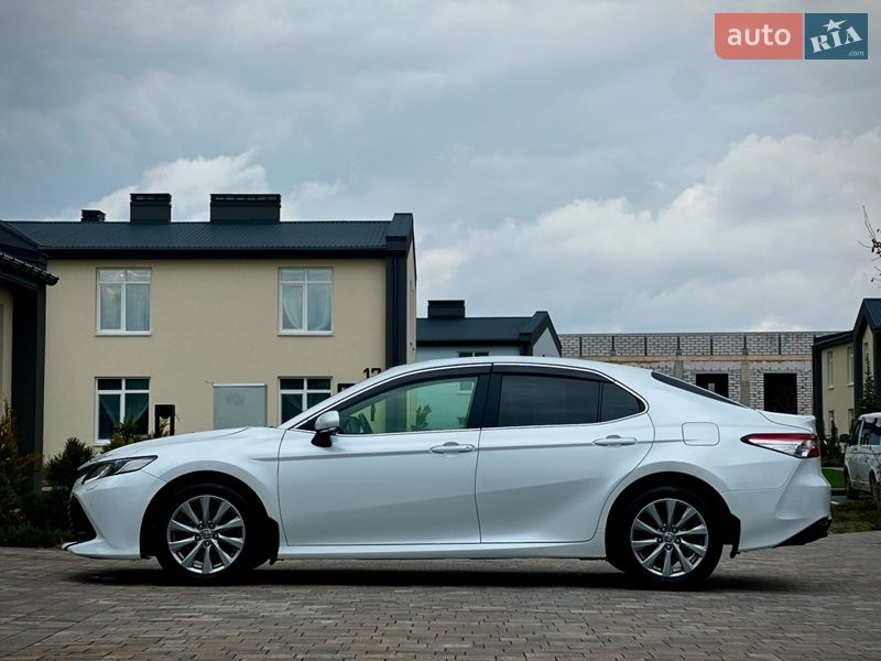 Седан Toyota Camry 2020 в Києві