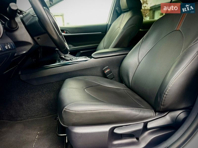 Седан Toyota Camry 2020 в Києві