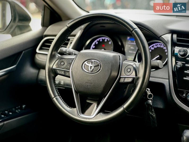 Седан Toyota Camry 2020 в Києві