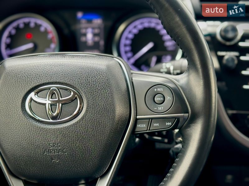 Седан Toyota Camry 2020 в Києві