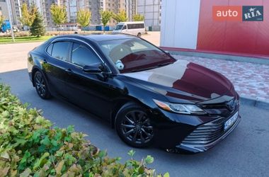 Седан Toyota Camry 2018 в Днепре