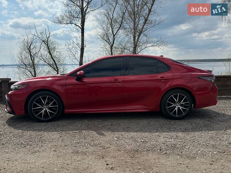 Седан Toyota Camry 2021 в Запорожье