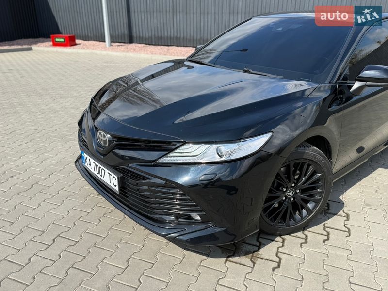 Седан Toyota Camry 2017 в Киеве