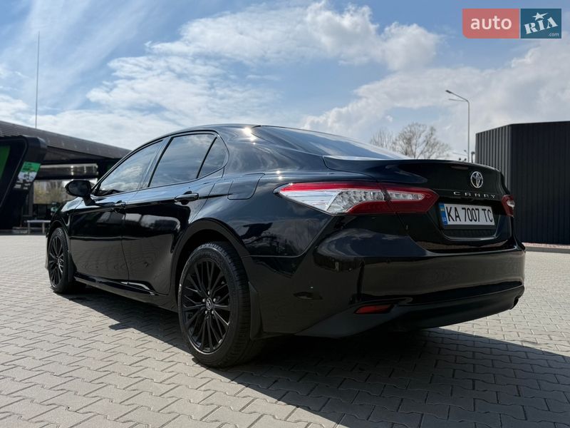 Седан Toyota Camry 2017 в Киеве