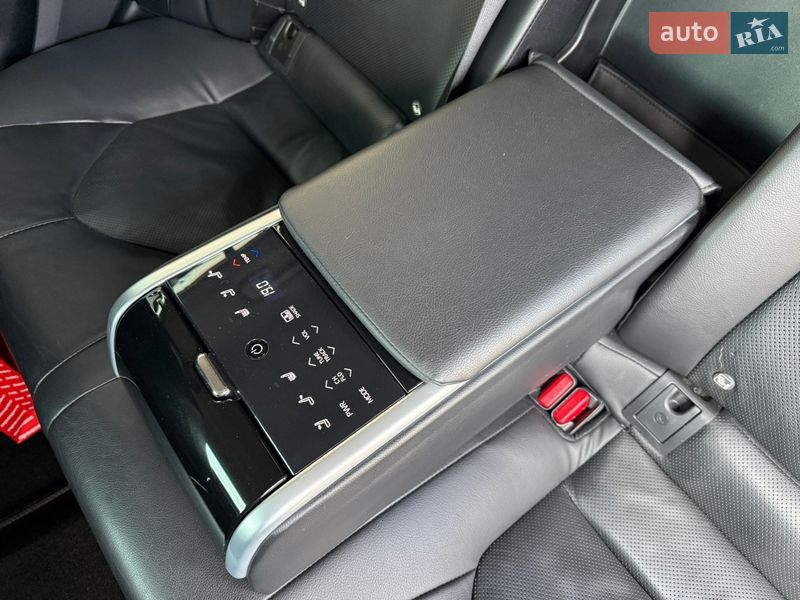 Седан Toyota Camry 2017 в Киеве