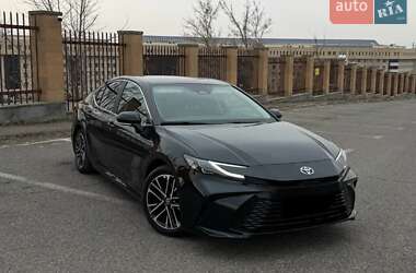 Седан Toyota Camry 2024 в Авангарді