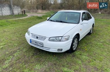 Седан Toyota Camry 1998 в Харькове