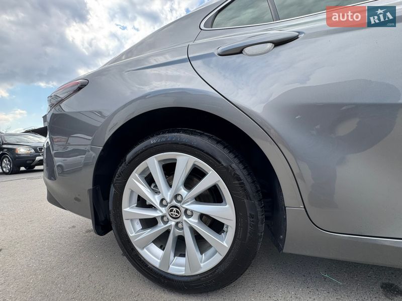 Седан Toyota Camry 2023 в Киеве