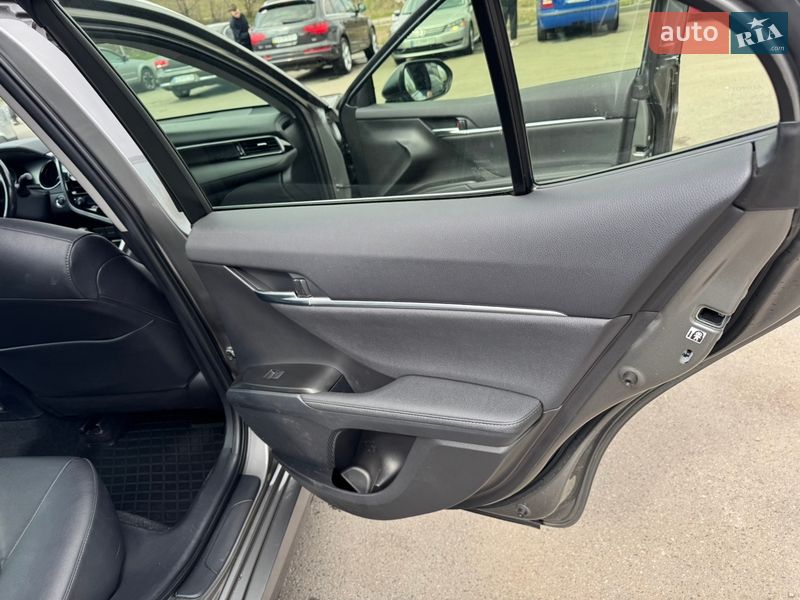 Седан Toyota Camry 2023 в Киеве