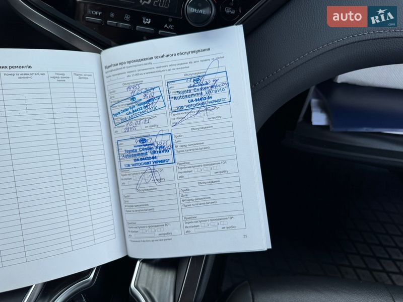 Седан Toyota Camry 2023 в Киеве