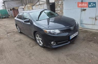 Седан Toyota Camry 2014 в Киеве