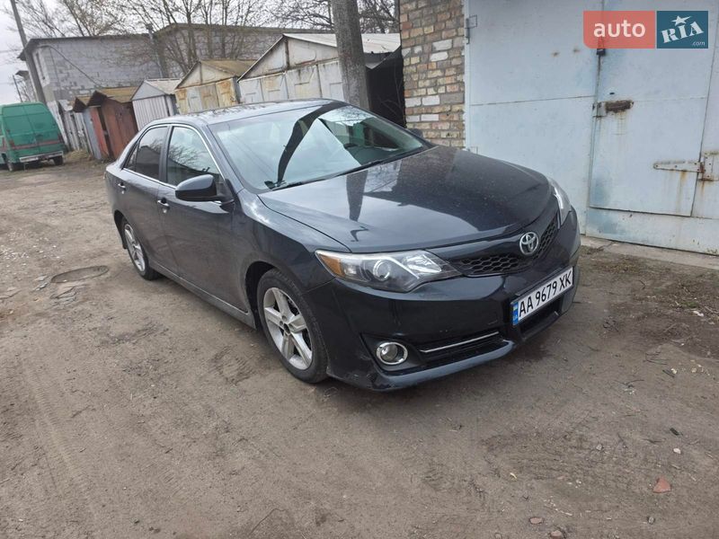Седан Toyota Camry 2014 в Киеве фото Седан Toyota Camry 2014 в Киеве
