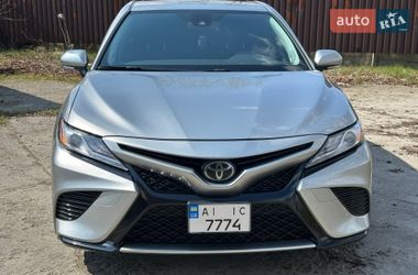 Седан Toyota Camry 2019 в Ржищеве