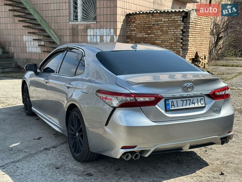 Седан Toyota Camry 2019 в Ржищеві