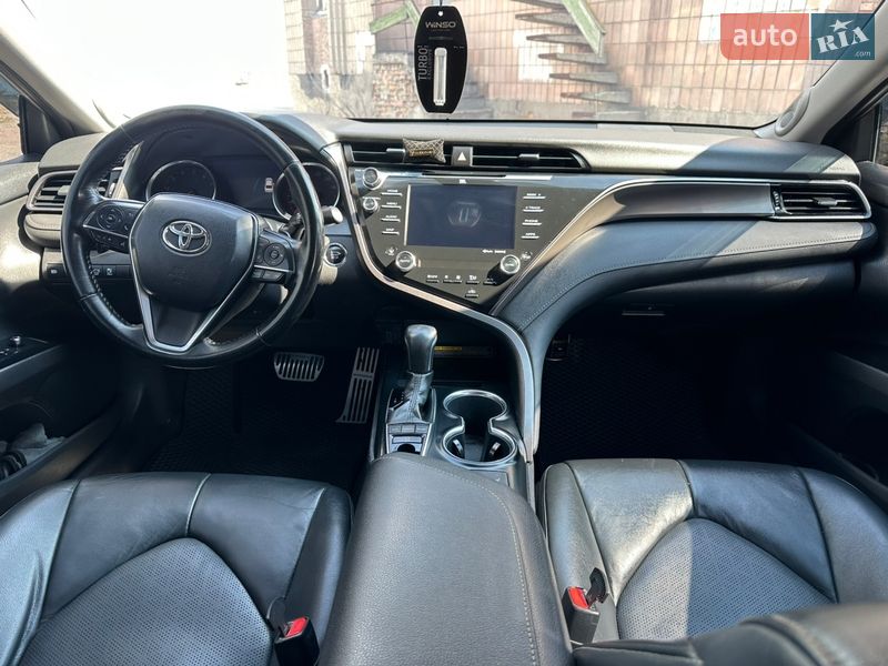 Седан Toyota Camry 2019 в Ржищеві