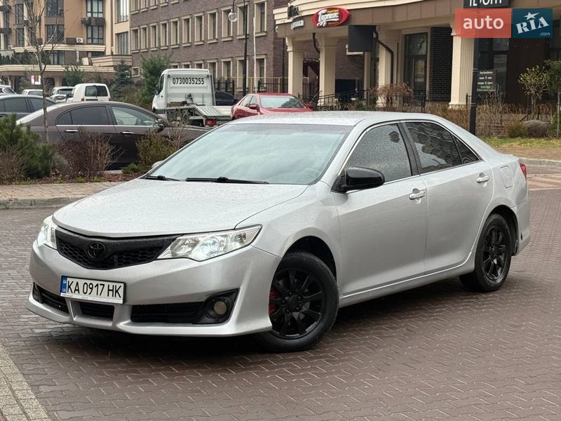 Седан Toyota Camry 2014 в Киеве