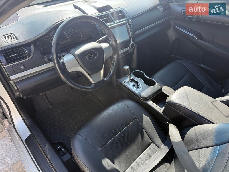 Седан Toyota Camry 2014 в Киеве