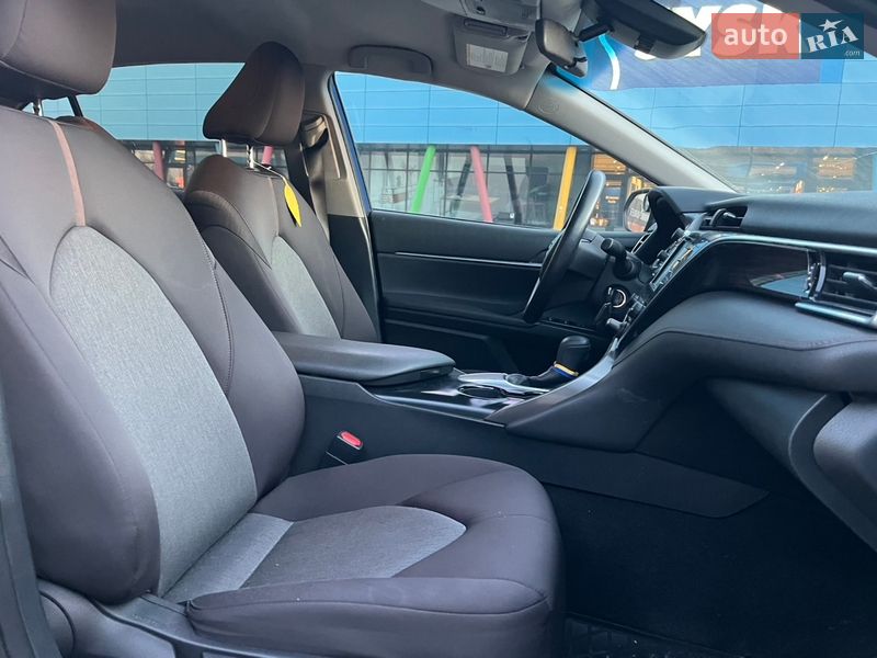 Седан Toyota Camry 2017 в Киеве