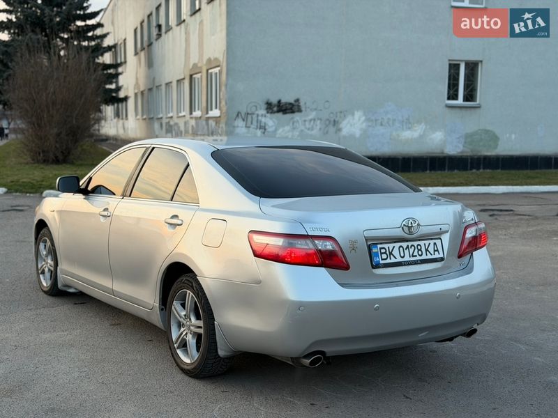 Седан Toyota Camry 2007 в Рівному