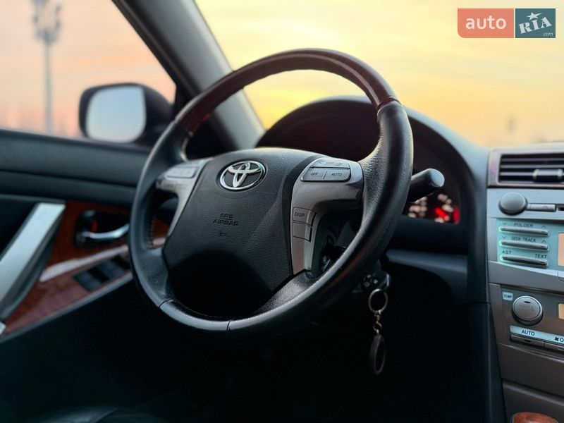 Седан Toyota Camry 2007 в Рівному