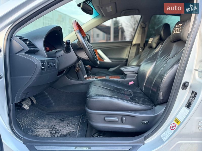 Седан Toyota Camry 2007 в Рівному