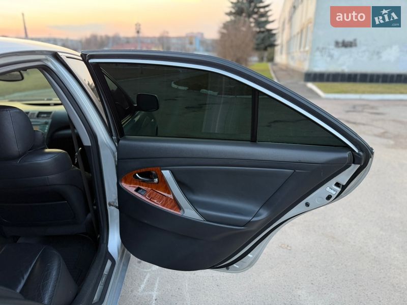 Седан Toyota Camry 2007 в Рівному