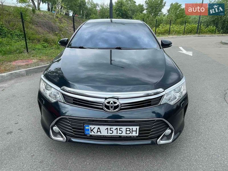 Седан Toyota Camry 2015 в Киеве