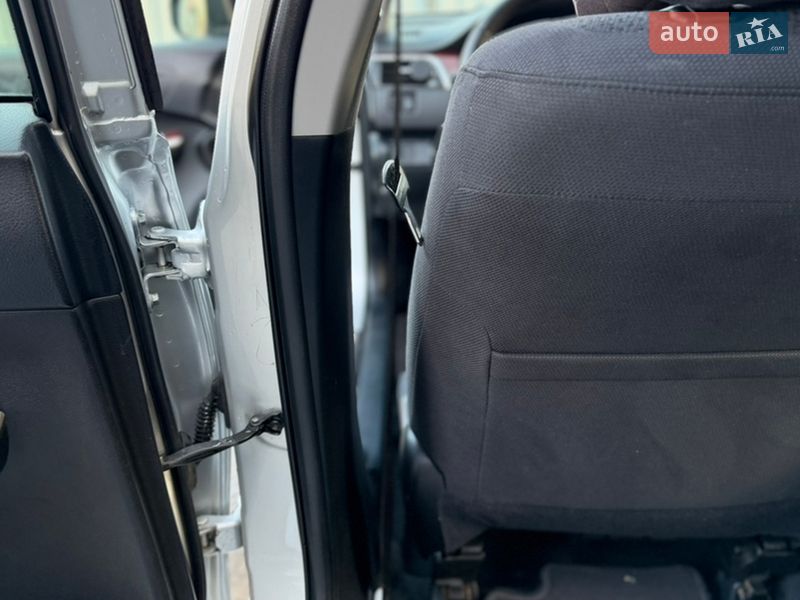 Седан Toyota Camry 2011 в Ямполе фото 68 Седан Toyota Camry 2011 в Ямполе