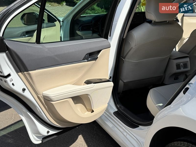 Седан Toyota Camry 2021 в Одессе