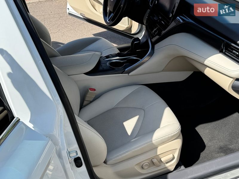 Седан Toyota Camry 2021 в Одессе