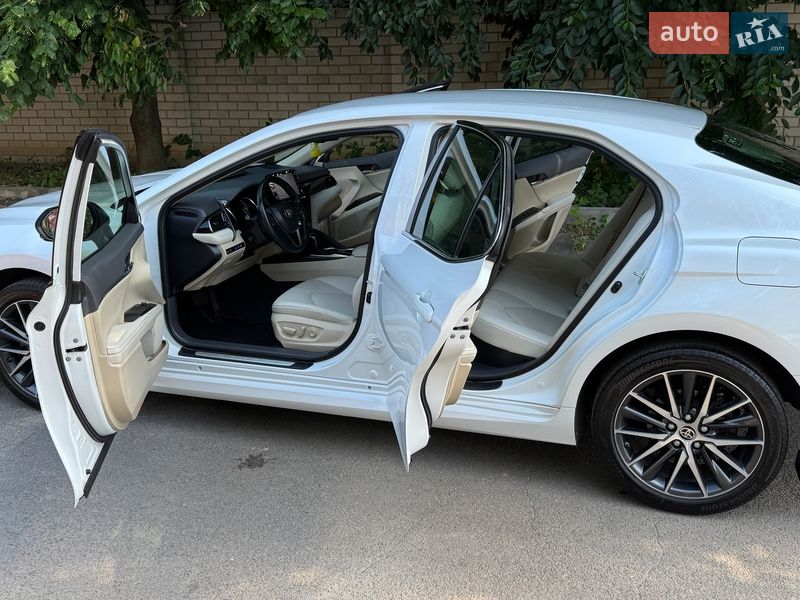 Седан Toyota Camry 2021 в Одессе