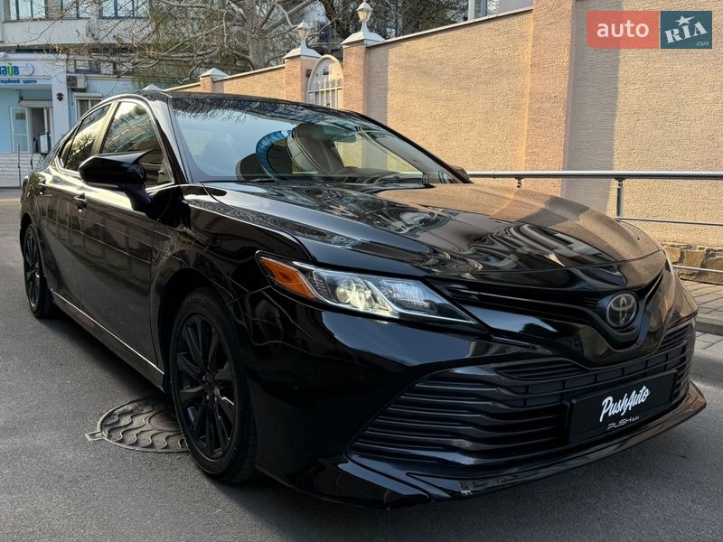 Седан Toyota Camry 2017 в Одессе