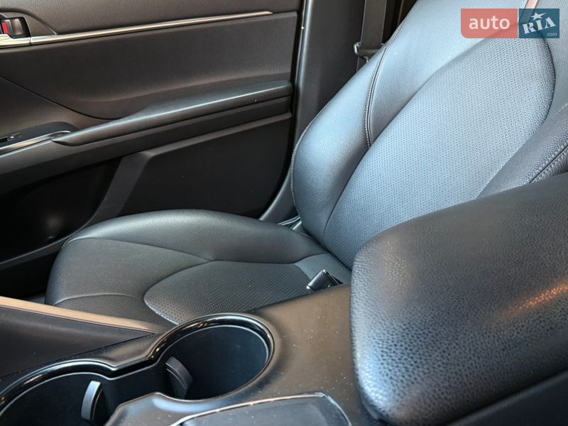 Седан Toyota Camry 2017 в Одессе