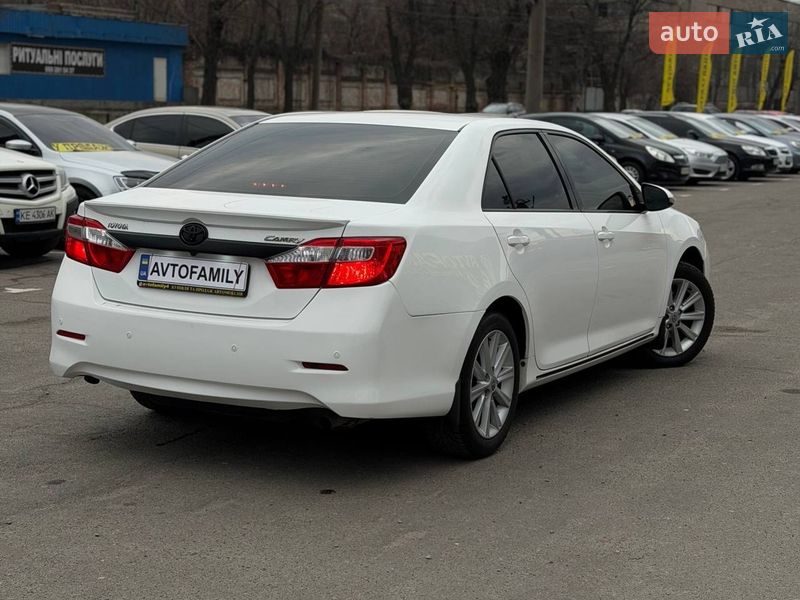 Седан Toyota Camry 2013 в Днепре