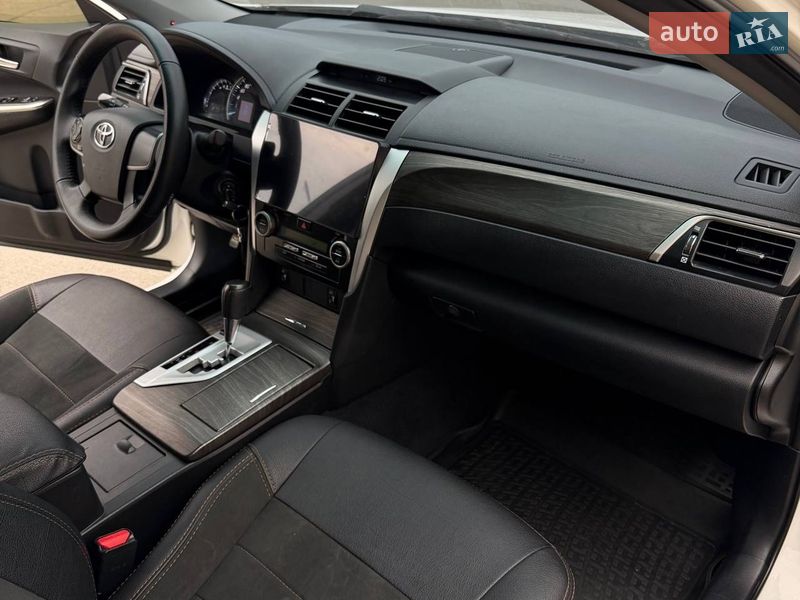 Седан Toyota Camry 2013 в Днепре