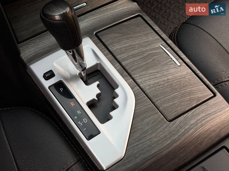 Седан Toyota Camry 2013 в Днепре