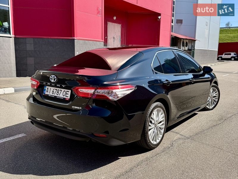 Седан Toyota Camry 2020 в Киеве