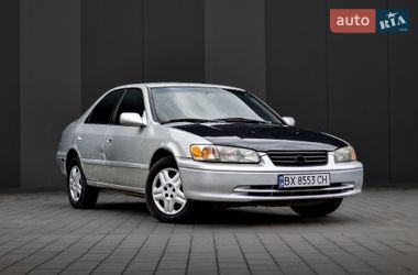 Седан Toyota Camry 2001 в Хмельницком