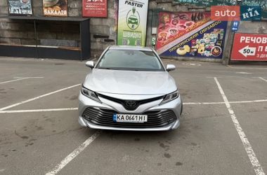Седан Toyota Camry 2018 в Києві
