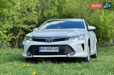 Седан Toyota Camry 2015 в Тернополе
