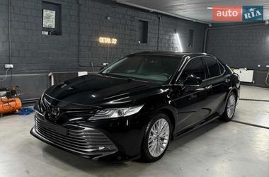 Седан Toyota Camry 2017 в Києві