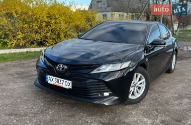 Седан Toyota Camry 2018 в Валках