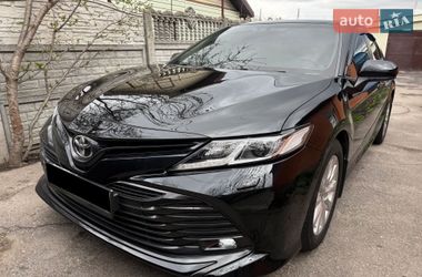 Седан Toyota Camry 2017 в Киеве