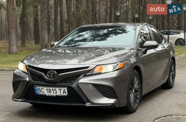 Седан Toyota Camry 2018 в Чернигове