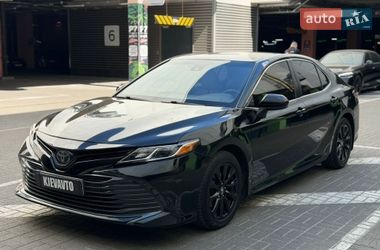 Седан Toyota Camry 2017 в Киеве